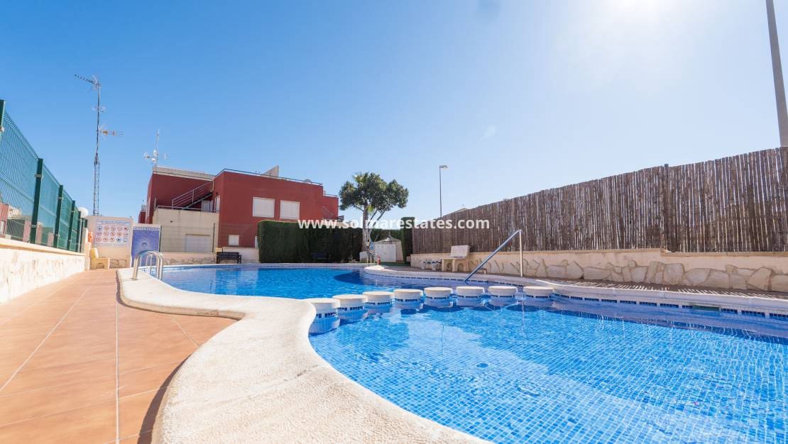 2 bedroom Semi-detached Villa for sale in Villamartin with pool - € 189,000 (Ref: 9976681)