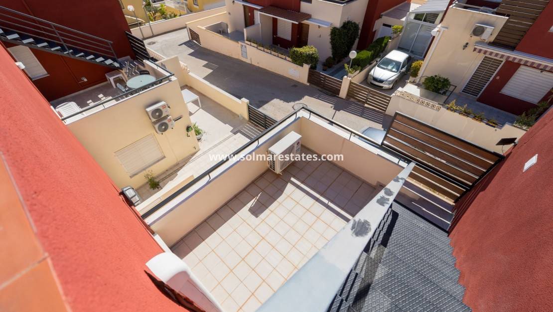 2 bedroom Semi-detached Villa for sale in Villamartin with pool - € 189,000 (Ref: 9976681)