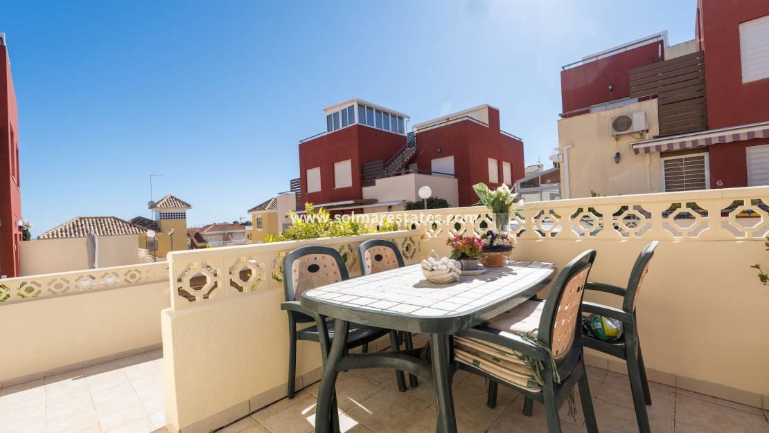 2 bedroom Semi-detached Villa for sale in Villamartin with pool - € 189,000 (Ref: 9976681)