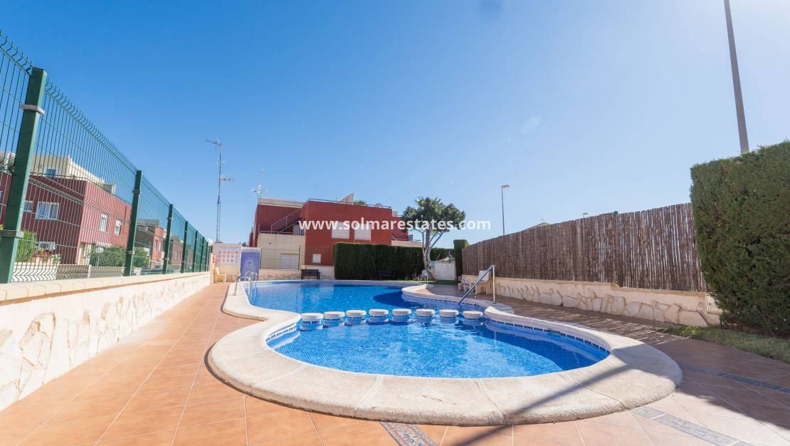 2 bedroom Semi-detached Villa for sale in Villamartin with pool - € 189,000 (Ref: 9976681)