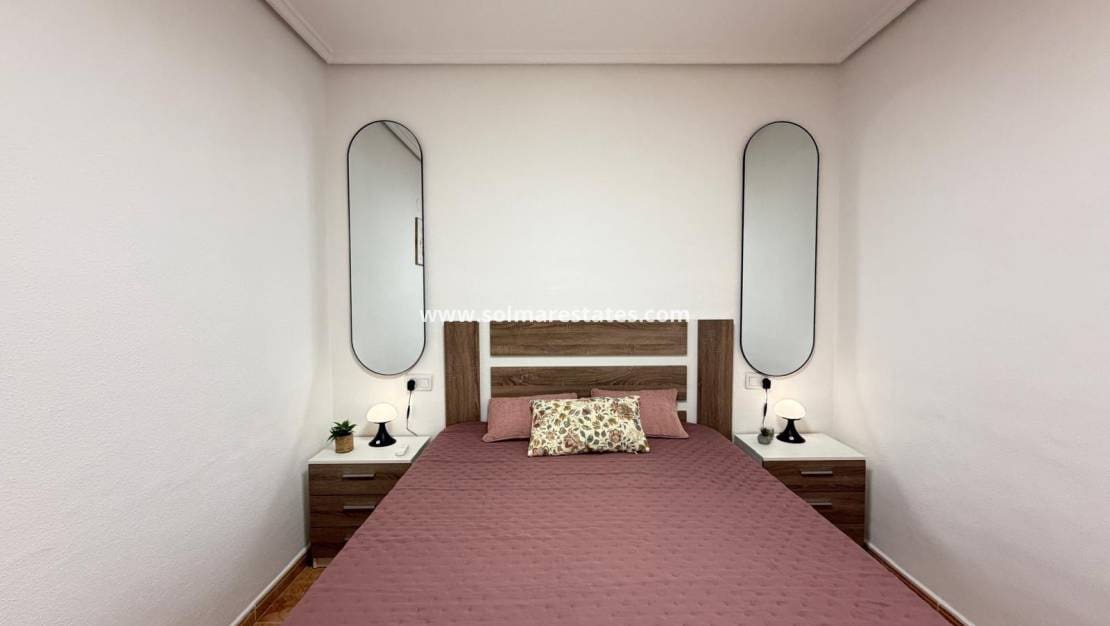 2 Zimmer Apartment zu verkaufen in Torrevieja - 144.900 € (Ref: 9977714)