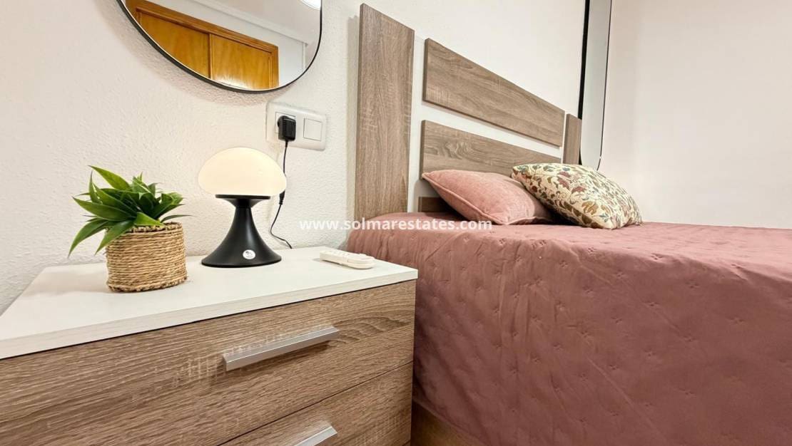 2 Zimmer Apartment zu verkaufen in Torrevieja - 144.900 € (Ref: 9977714)