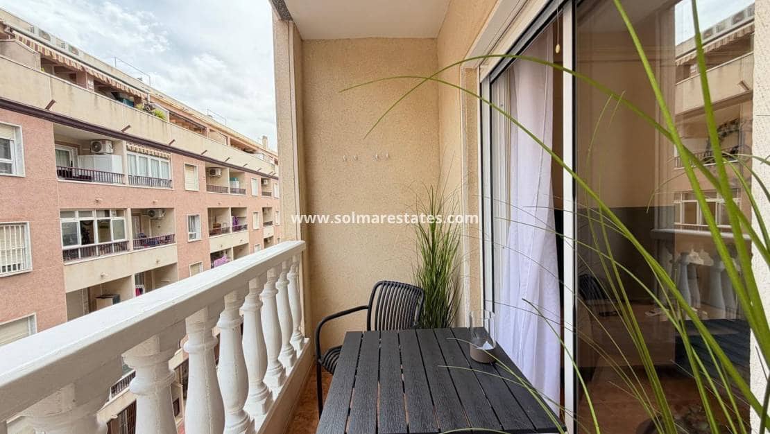 2 Zimmer Apartment zu verkaufen in Torrevieja - 144.900 € (Ref: 9977714)