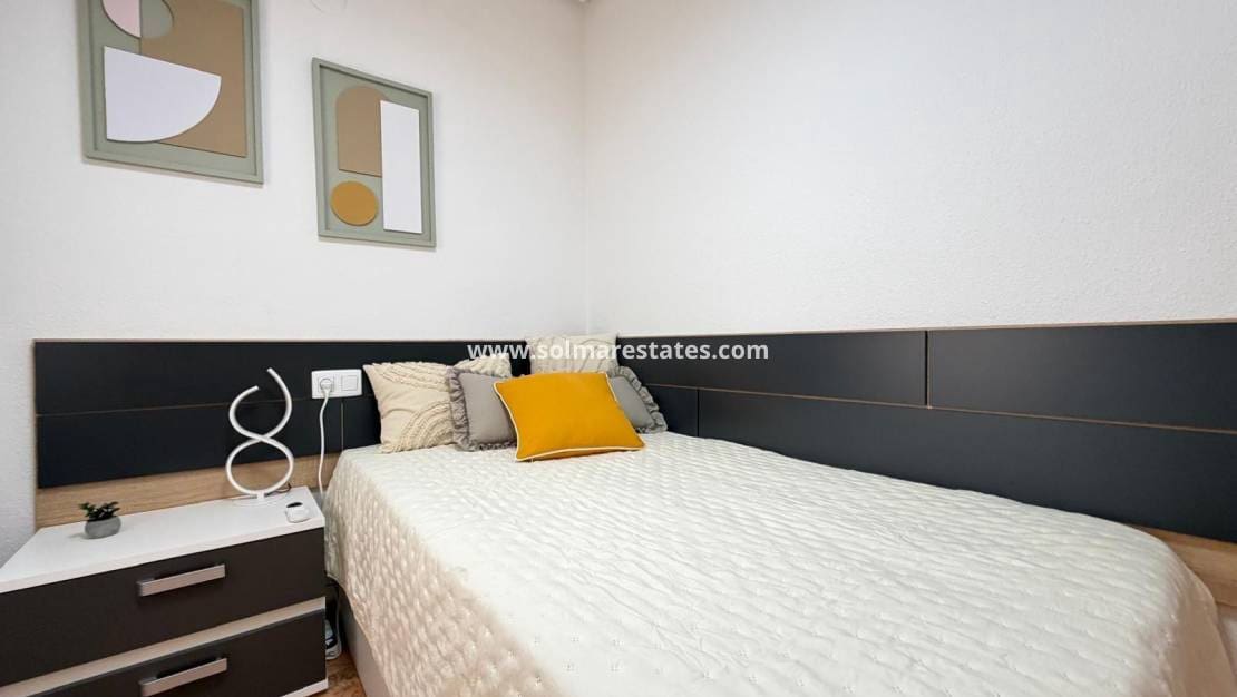 2 Zimmer Apartment zu verkaufen in Torrevieja - 144.900 € (Ref: 9977714)