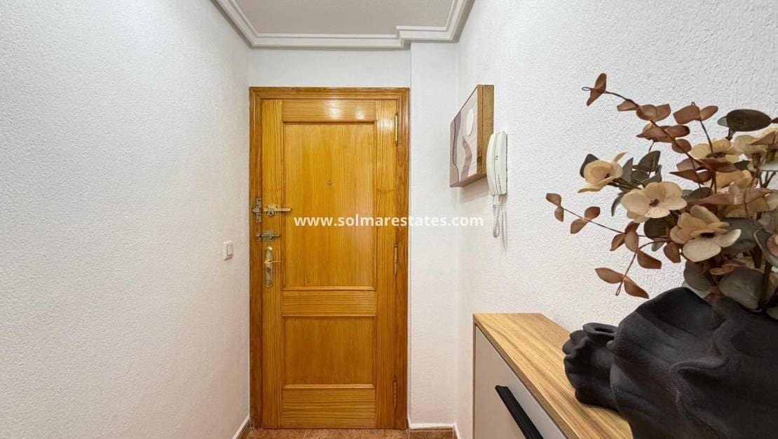 2 Zimmer Apartment zu verkaufen in Torrevieja - 144.900 € (Ref: 9977714)