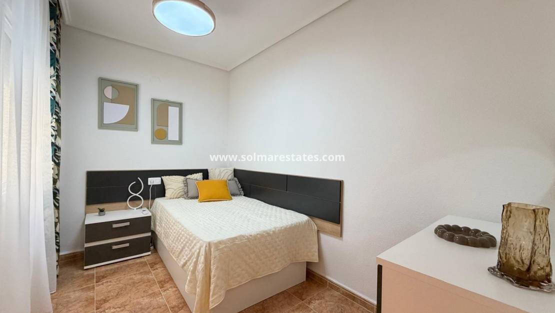 2 Zimmer Apartment zu verkaufen in Torrevieja - 144.900 € (Ref: 9977714)