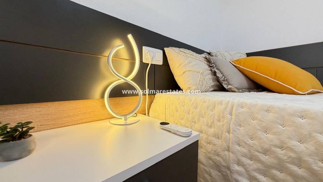 2 Zimmer Apartment zu verkaufen in Torrevieja - 144.900 € (Ref: 9977714)