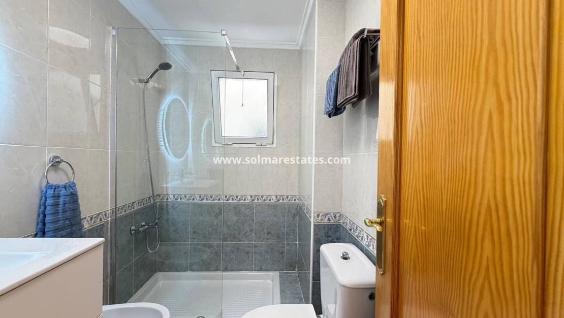 2 Zimmer Apartment zu verkaufen in Torrevieja - 144.900 € (Ref: 9977714)