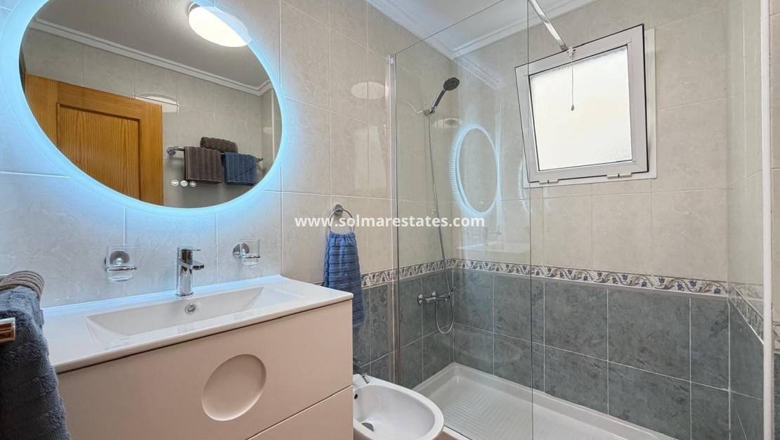 2 Zimmer Apartment zu verkaufen in Torrevieja - 144.900 € (Ref: 9977714)