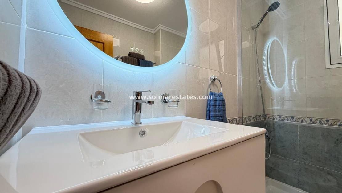 2 Zimmer Apartment zu verkaufen in Torrevieja - 144.900 € (Ref: 9977714)