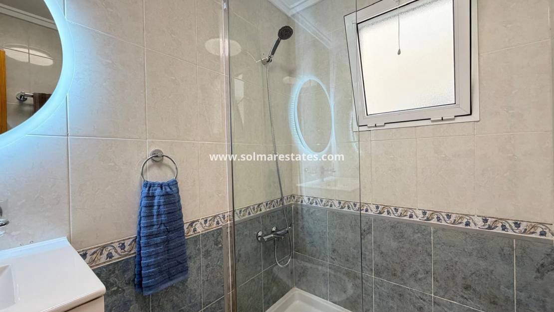 2 Zimmer Apartment zu verkaufen in Torrevieja - 144.900 € (Ref: 9977714)