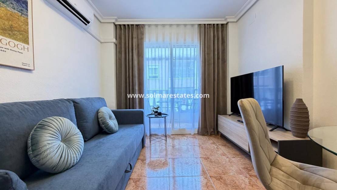 2 Zimmer Apartment zu verkaufen in Torrevieja - 144.900 € (Ref: 9977714)