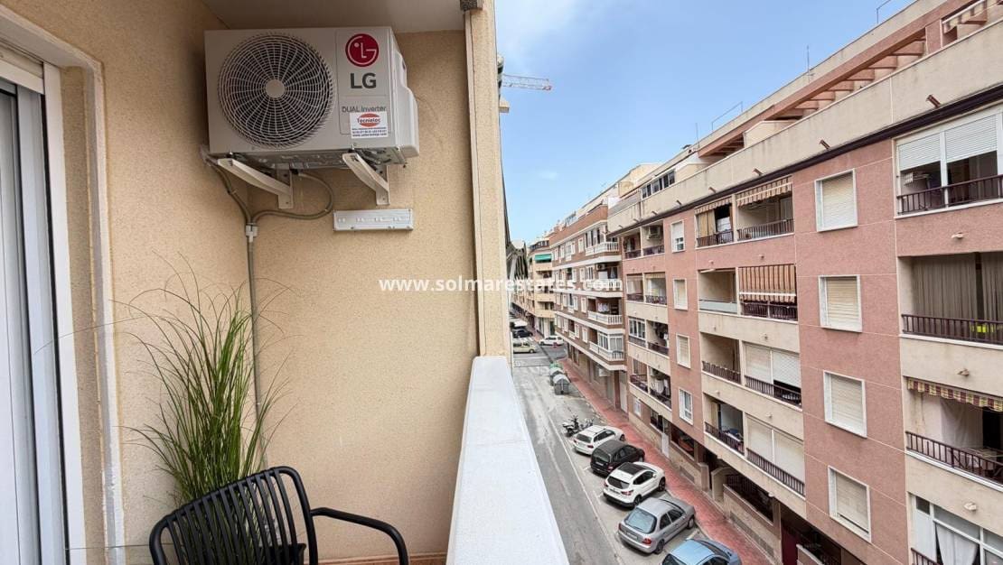 2 Zimmer Apartment zu verkaufen in Torrevieja - 144.900 € (Ref: 9977714)