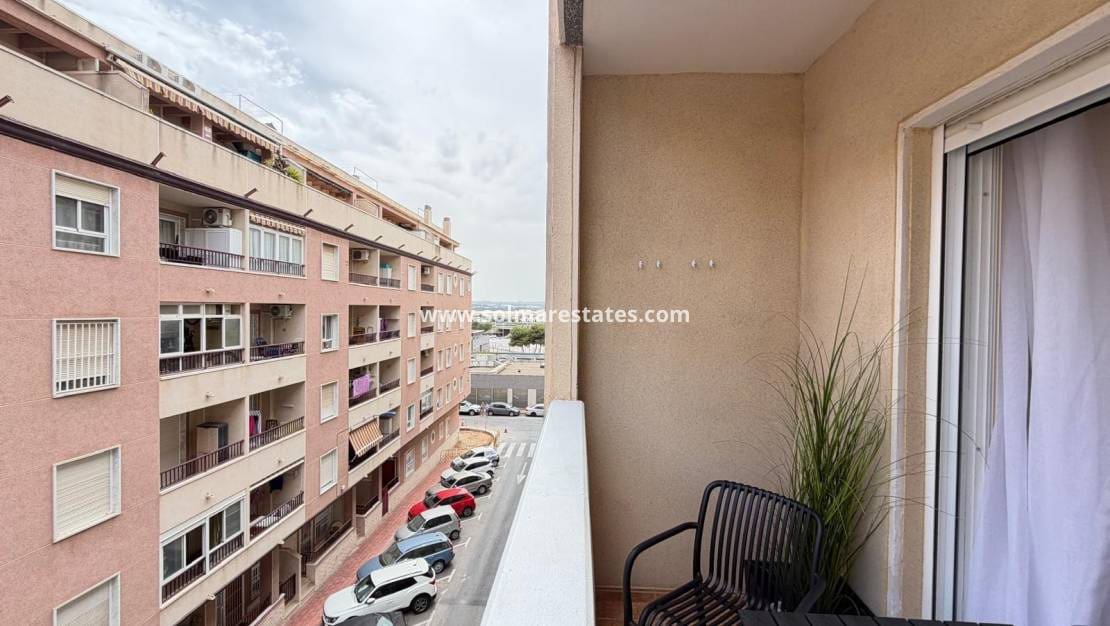 2 Zimmer Apartment zu verkaufen in Torrevieja - 144.900 € (Ref: 9977714)