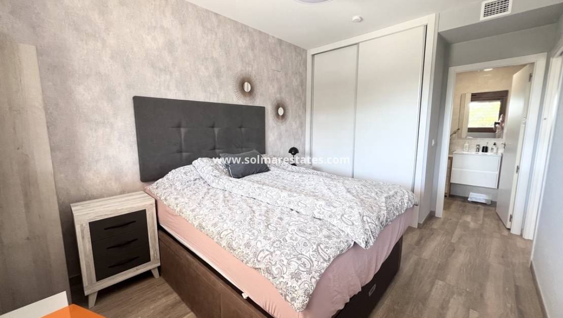 2 sypialnia Apartament na sprzedaż w Villamartin z basenem - 290 000 € (Ref: 9977715)