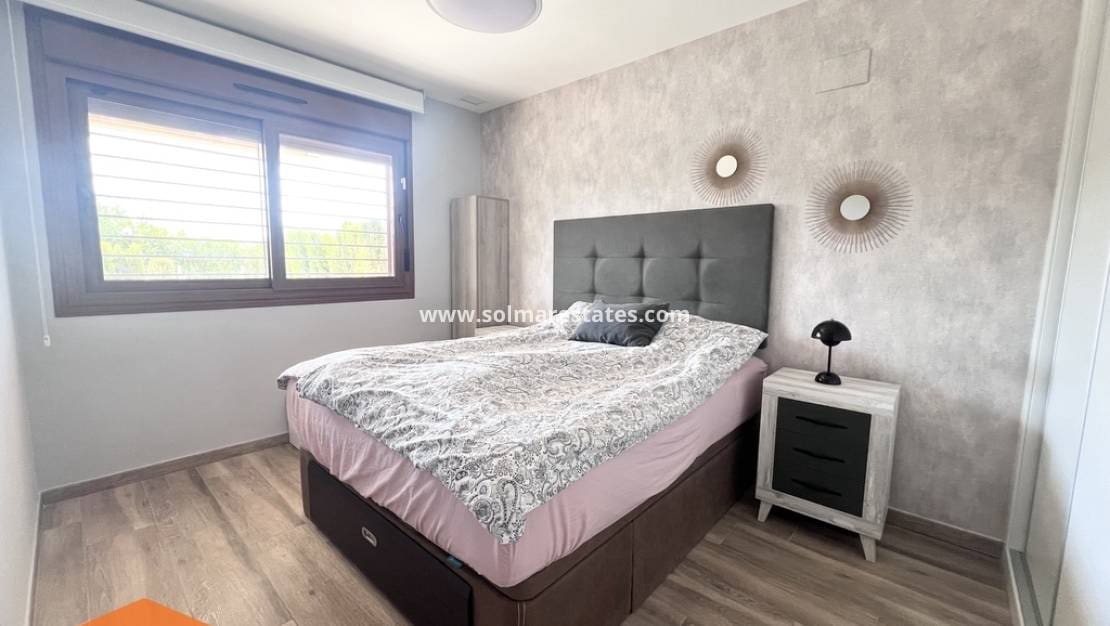 2 sypialnia Apartament na sprzedaż w Villamartin z basenem - 290 000 € (Ref: 9977715)