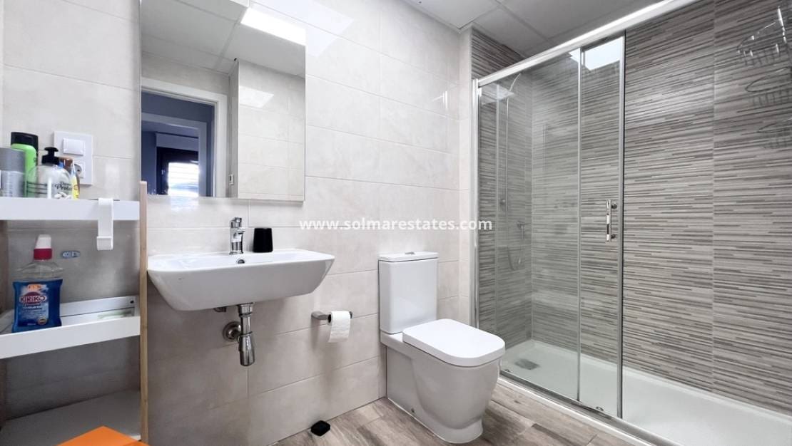 2 sypialnia Apartament na sprzedaż w Villamartin z basenem - 290 000 € (Ref: 9977715)