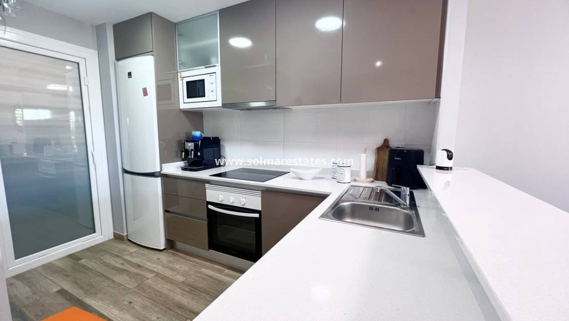 2 sypialnia Apartament na sprzedaż w Villamartin z basenem - 290 000 € (Ref: 9977715)
