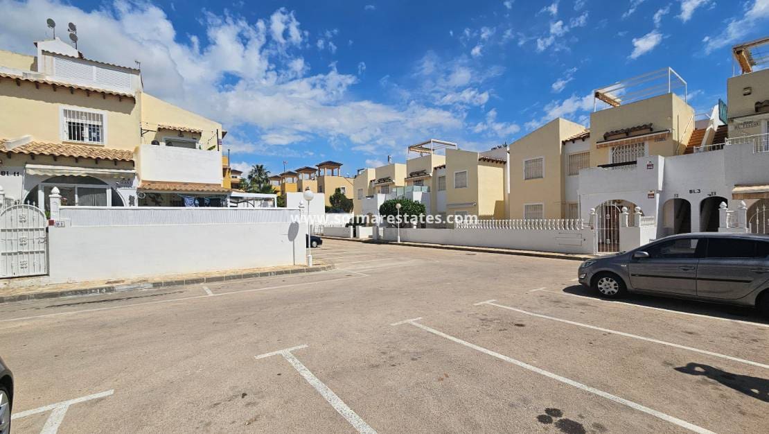 2 slaapkamer Appartement te koop in Villamartin met zwembad - € 164.000 (Ref: 9978059)