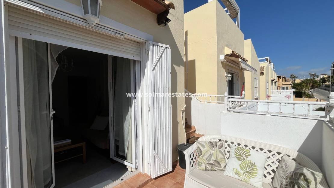 2 slaapkamer Appartement te koop in Villamartin met zwembad - € 164.000 (Ref: 9978059)