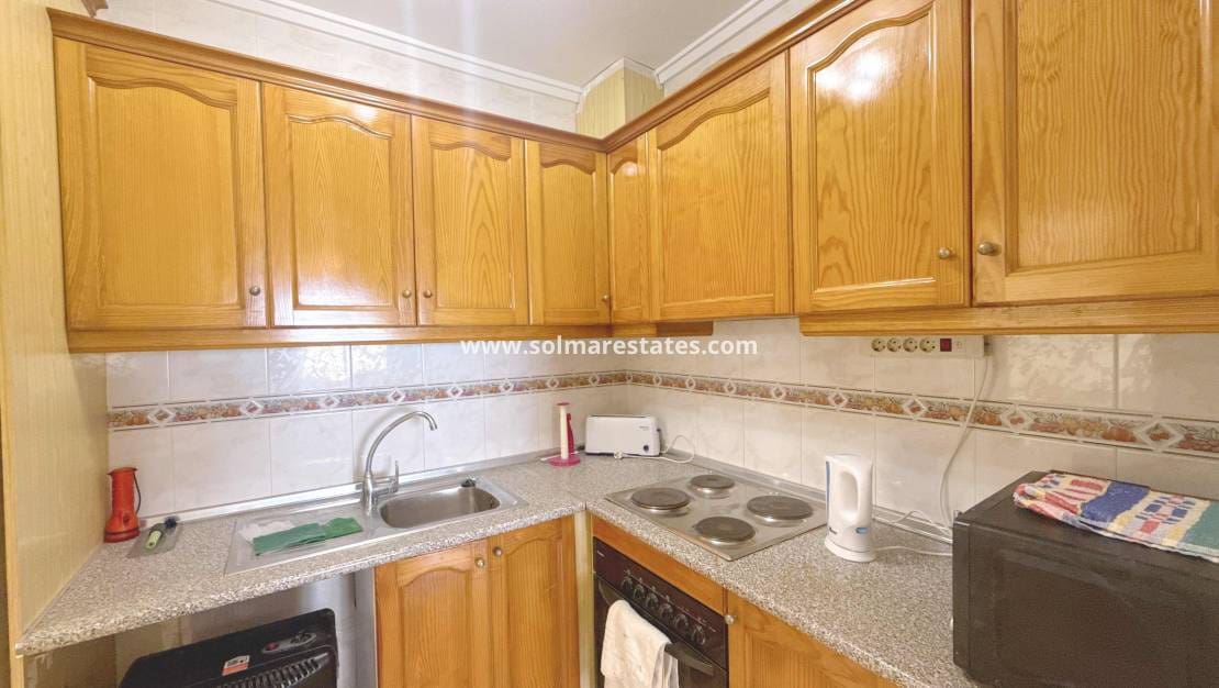 Pareado de 3 habitaciones en Villamartin en venta con piscina - 179.950 € (Ref: 9980641)