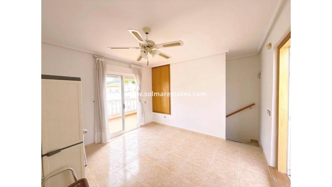 Pareado de 3 habitaciones en Villamartin en venta con piscina - 179.950 € (Ref: 9980641)