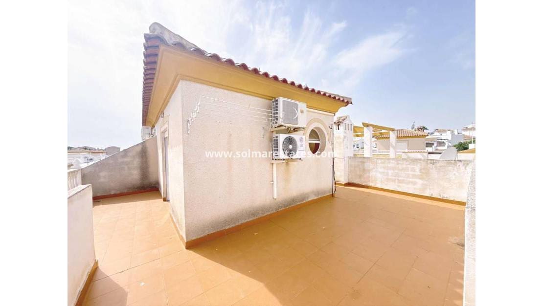 Pareado de 3 habitaciones en Villamartin en venta con piscina - 179.950 € (Ref: 9980641)
