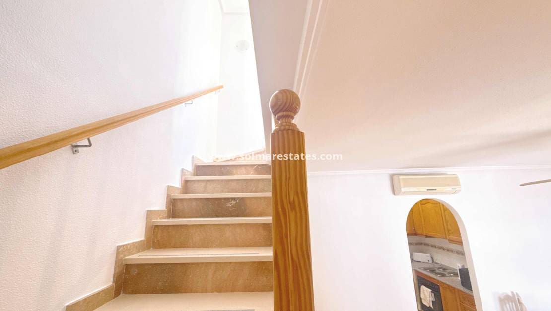 Pareado de 3 habitaciones en Villamartin en venta con piscina - 179.950 € (Ref: 9980641)