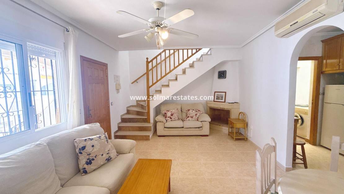 Pareado de 3 habitaciones en Villamartin en venta con piscina - 179.950 € (Ref: 9980641)