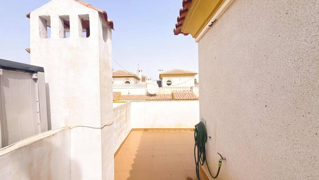 Pareado de 3 habitaciones en Villamartin en venta con piscina - 179.950 € (Ref: 9980641)