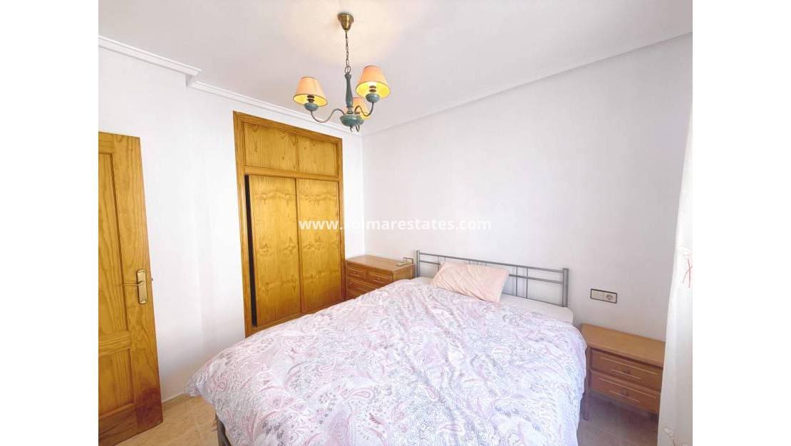 Pareado de 3 habitaciones en Villamartin en venta con piscina - 179.950 € (Ref: 9980641)