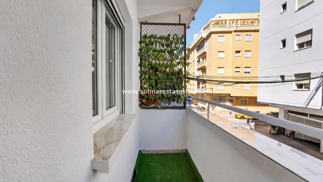 3 bedroom Apartment for sale in Torrevieja - € 130,000 (Ref: 9981348)