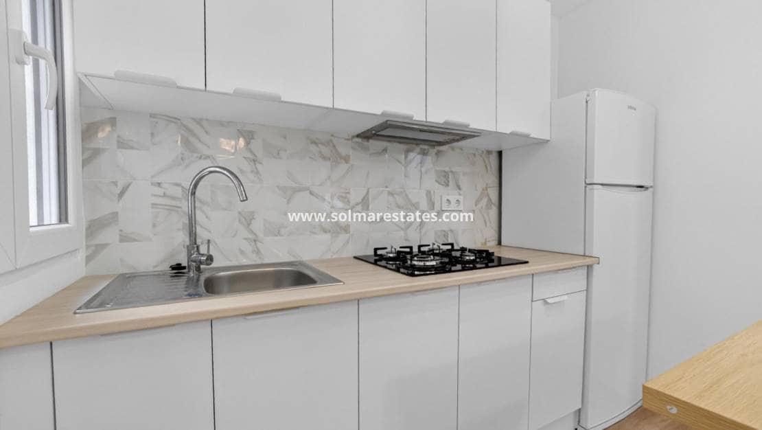 3 bedroom Apartment for sale in Torrevieja - € 130,000 (Ref: 9981348)