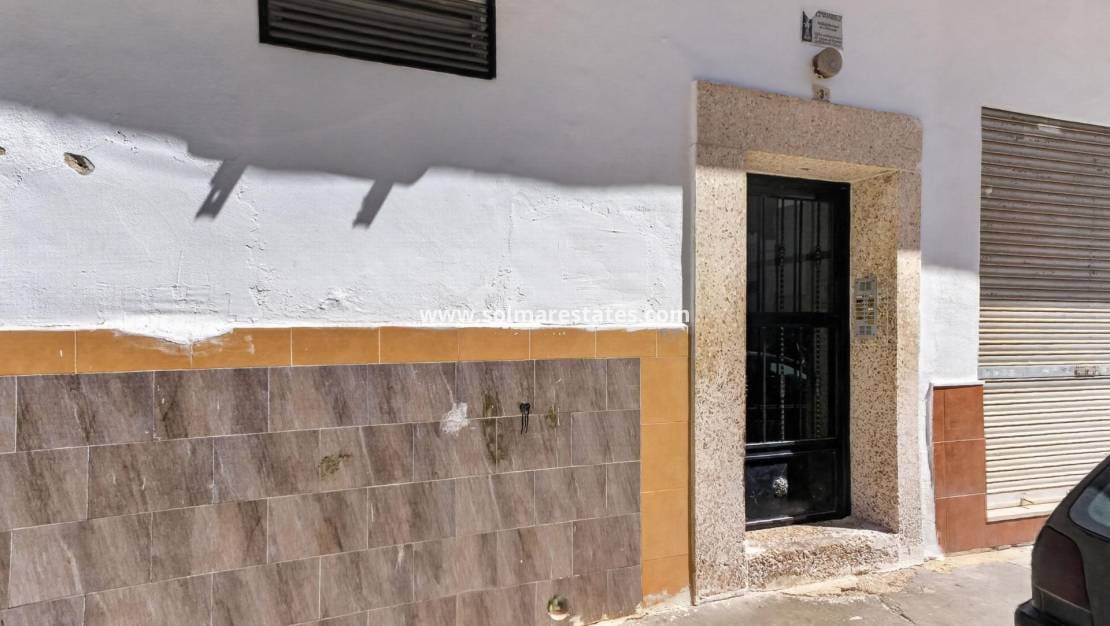 3 bedroom Apartment for sale in Torrevieja - € 130,000 (Ref: 9981348)