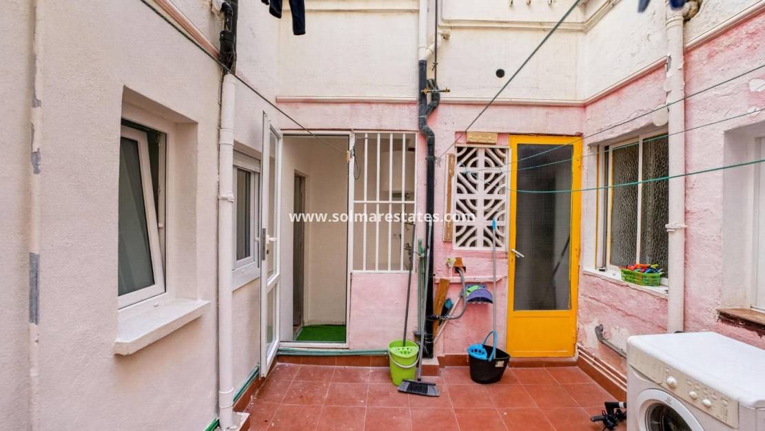 3 bedroom Apartment for sale in Torrevieja - € 130,000 (Ref: 9981348)