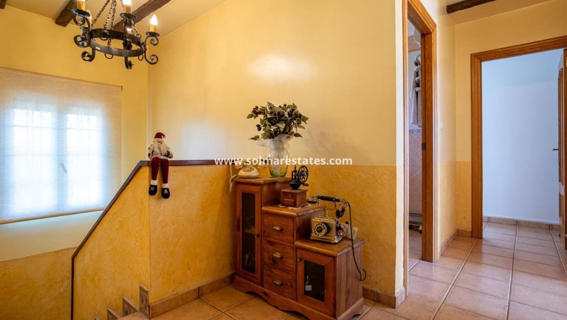 5 Zimmer Villa zu verkaufen in La Hoya mit Pool - 510.000 € (Ref: 9981349)