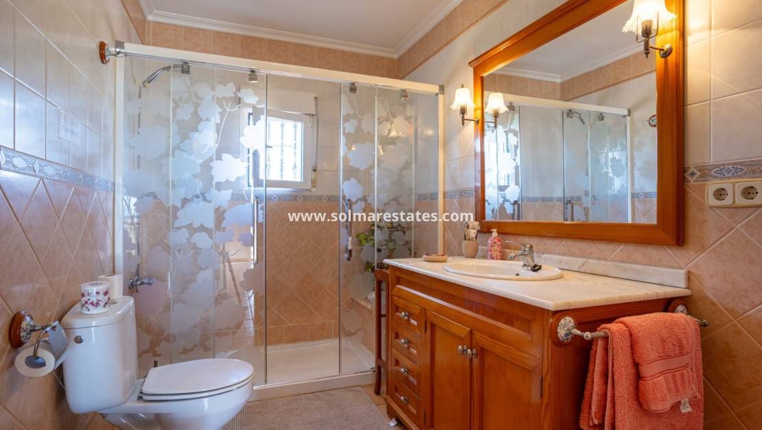 5 Zimmer Villa zu verkaufen in La Hoya mit Pool - 510.000 € (Ref: 9981349)