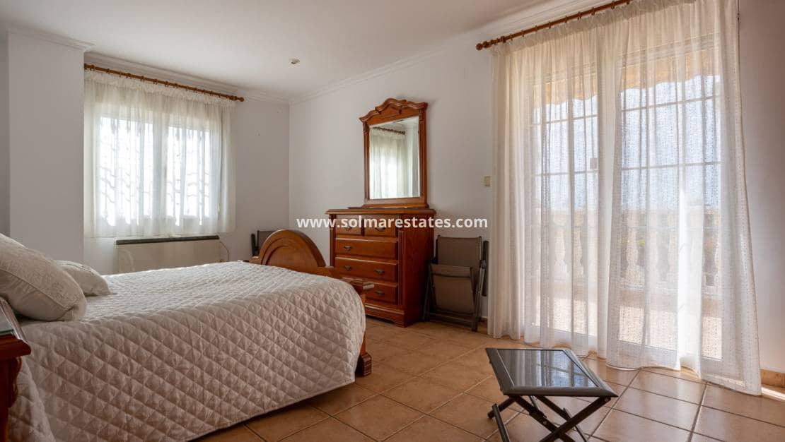 5 Zimmer Villa zu verkaufen in La Hoya mit Pool - 510.000 € (Ref: 9981349)