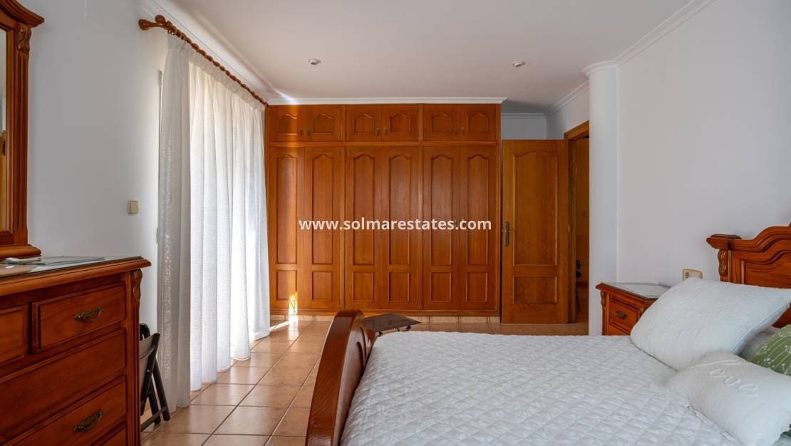 5 Zimmer Villa zu verkaufen in La Hoya mit Pool - 510.000 € (Ref: 9981349)