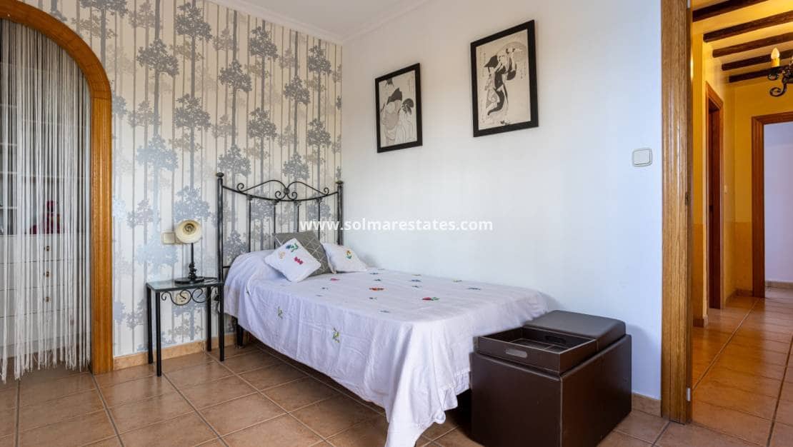 5 Zimmer Villa zu verkaufen in La Hoya mit Pool - 510.000 € (Ref: 9981349)