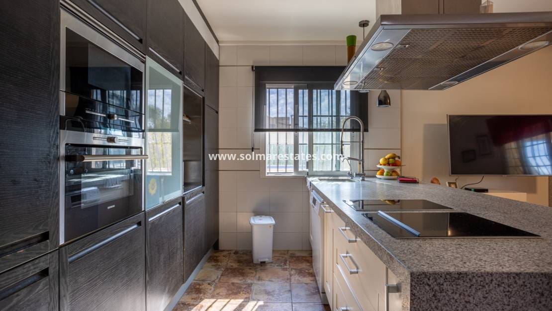 5 Zimmer Villa zu verkaufen in La Hoya mit Pool - 510.000 € (Ref: 9981349)