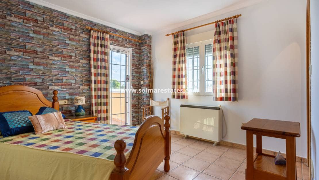 5 Zimmer Villa zu verkaufen in La Hoya mit Pool - 510.000 € (Ref: 9981349)