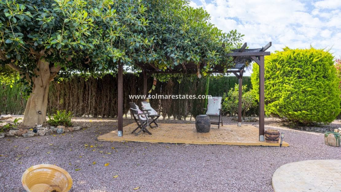 5 Zimmer Villa zu verkaufen in La Hoya mit Pool - 510.000 € (Ref: 9981349)