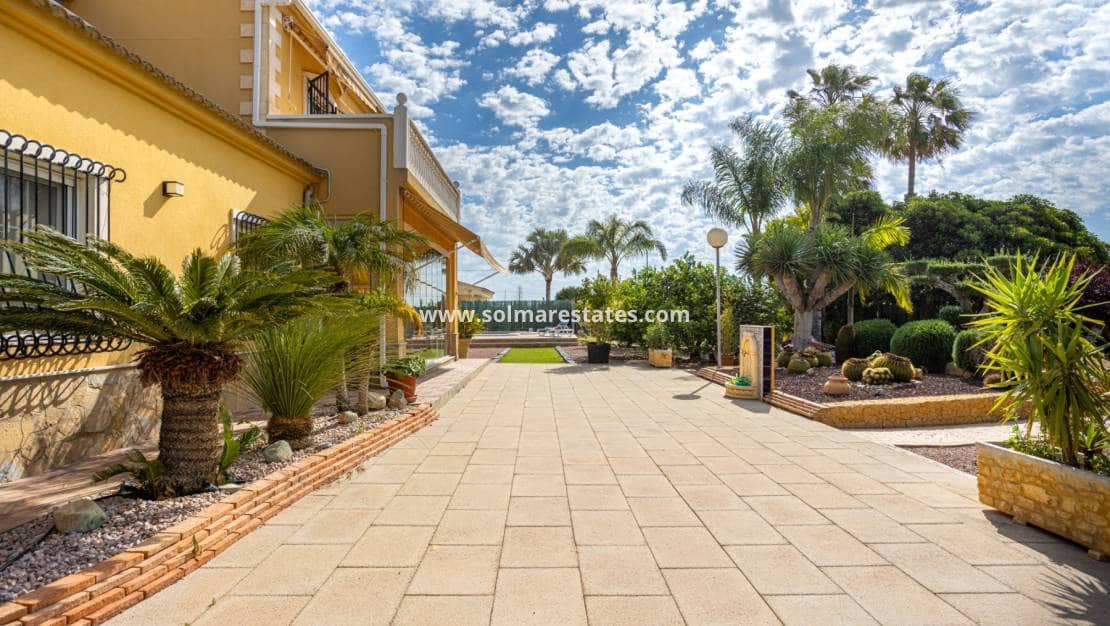 5 Zimmer Villa zu verkaufen in La Hoya mit Pool - 510.000 € (Ref: 9981349)