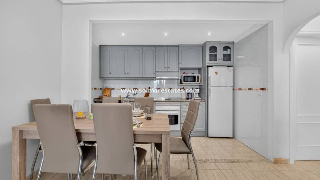 2 soverom Leilighet til salgs i Playa Flamenca med svømmebasseng - € 226 000 (Ref: 9981474)