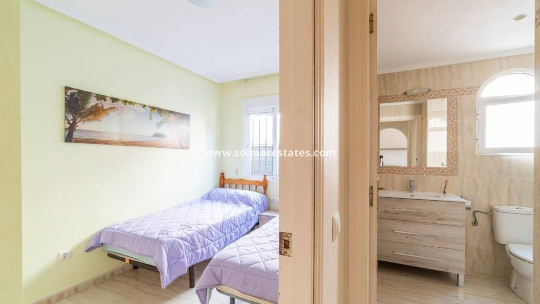 2 makuuhuone Huoneisto myytävänä paikassa Villamartin mukana uima-altaan - 175 000 € (Ref: 9983999)