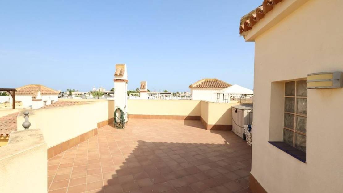2 soveværelse Lejlighed til salg i Punta Prima med swimmingpool - € 200.000 (Ref: 9984000)