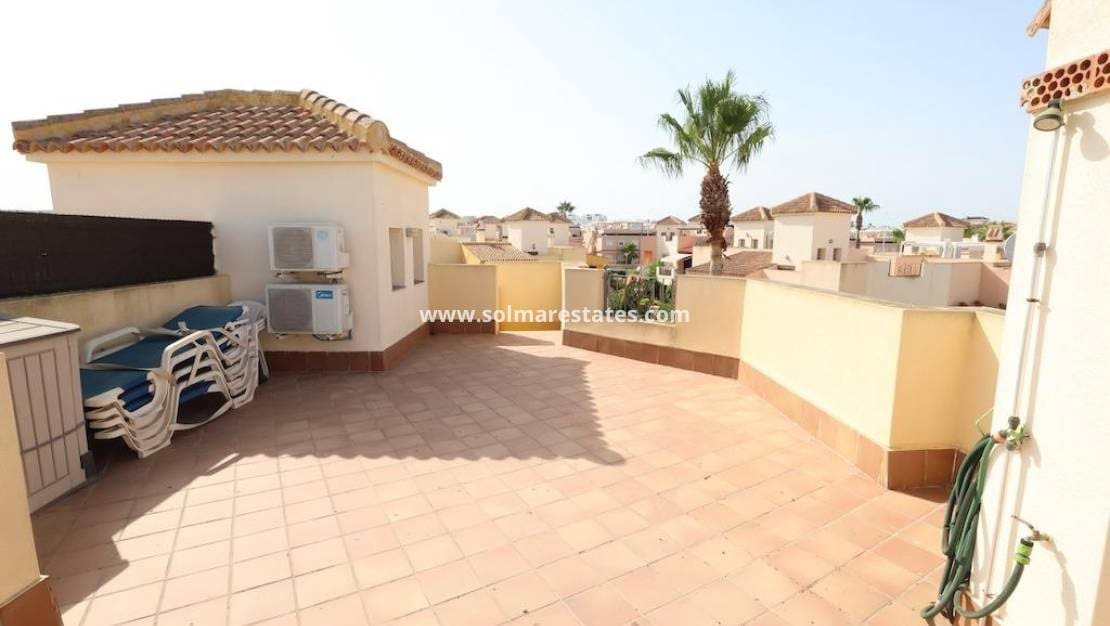 2 soveværelse Lejlighed til salg i Punta Prima med swimmingpool - € 200.000 (Ref: 9984000)