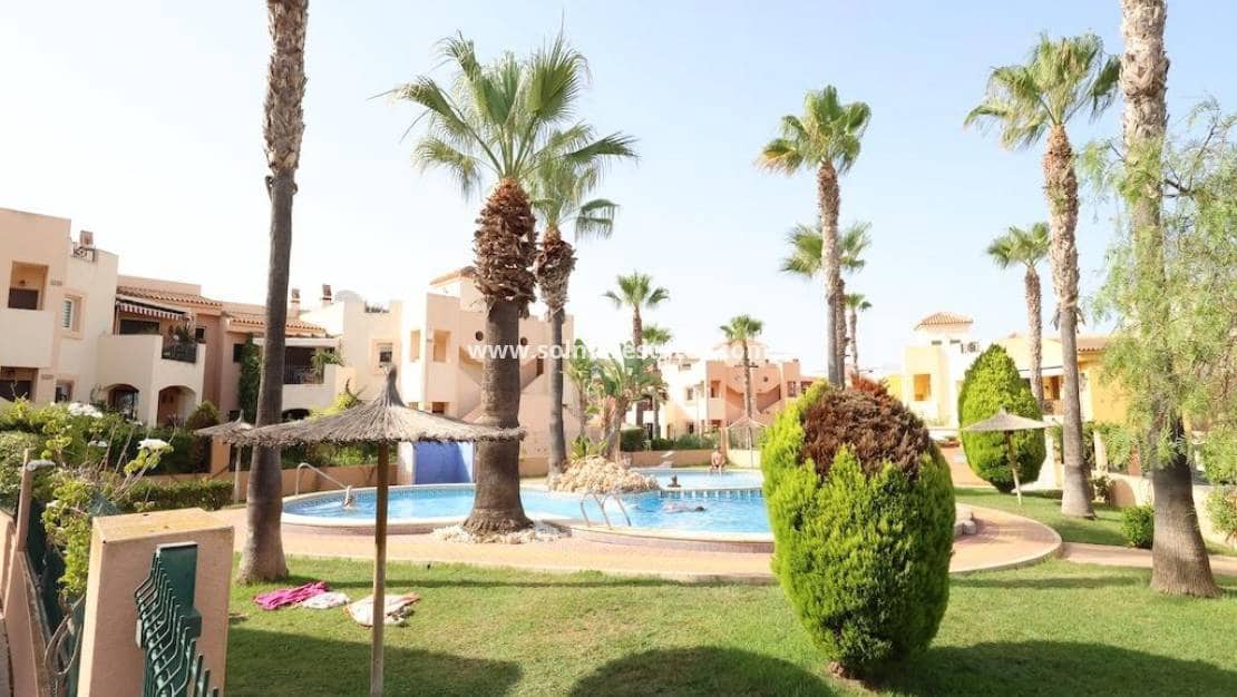 2 soveværelse Lejlighed til salg i Punta Prima med swimmingpool - € 200.000 (Ref: 9984000)