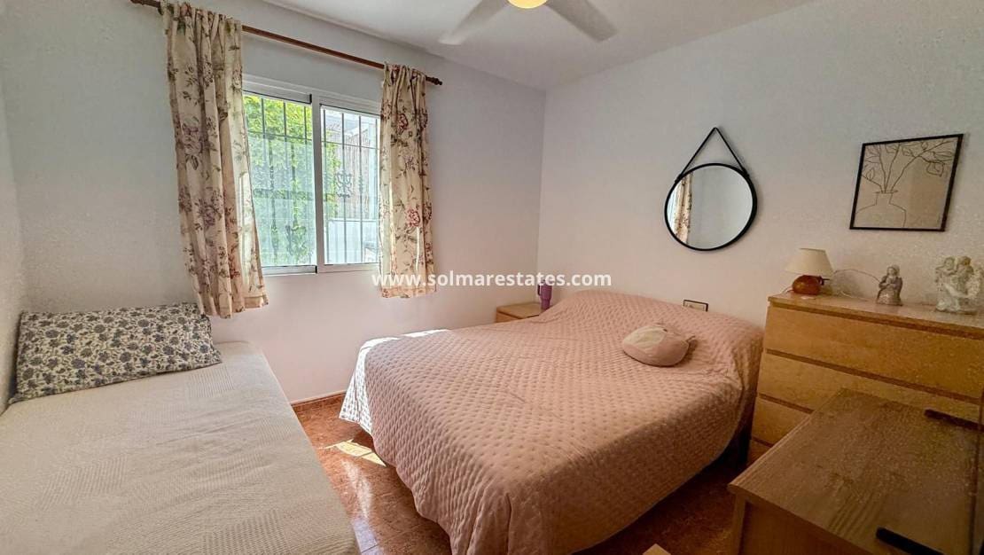 3 slaapkamer Bungalow te koop in La Marina met zwembad - € 185.000 (Ref: 9985311)